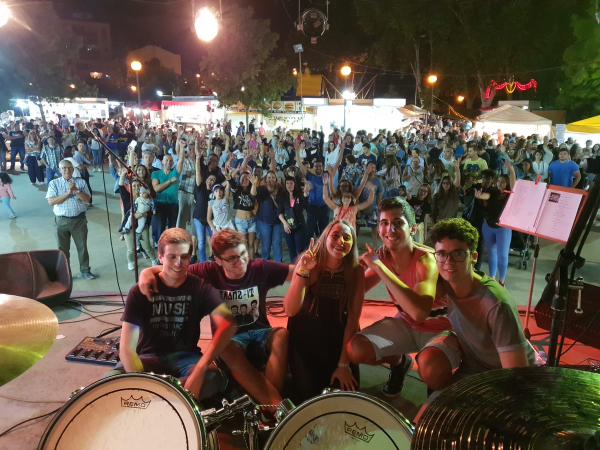 oSalavessa's tweet photo. Grande concerto. Publico 5 estrelas. Toquei Mt. Parti bué baquetas q Dps foram todas pó público. E diverti me imenso. Melhor gig 😎🤘❤️#Headswitch https://t.co/EGVEU7LTrl