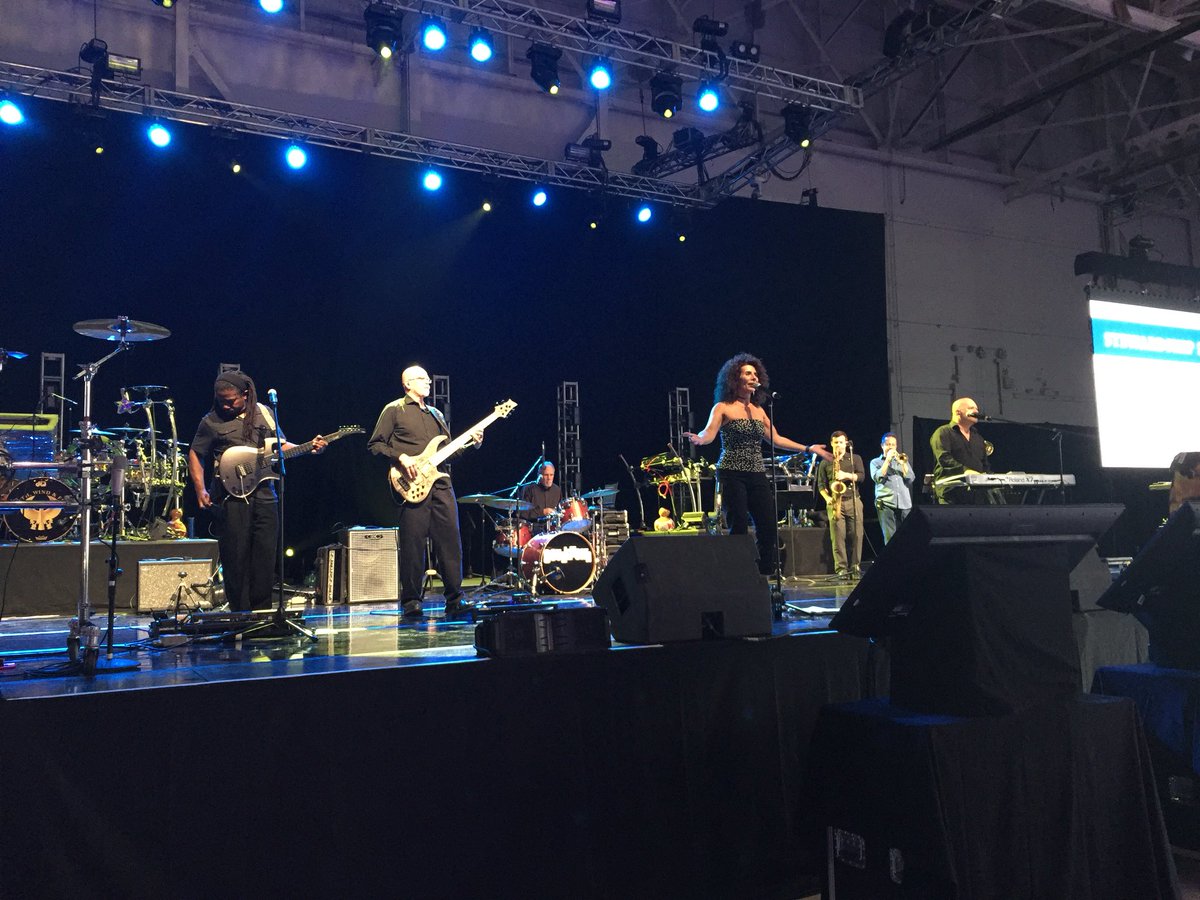 OhioHealth's tweet image. We’re kicking the night off with live entertainment from Soul Kitch’n! #HomeInOhio2018