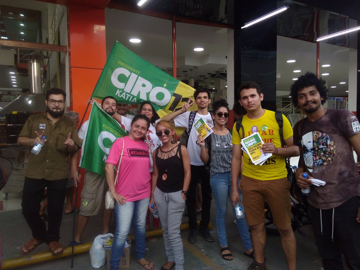 adressa_andrade's tweet photo. Nos ônibus, ruas e terminais de transporte em Manaus! 
#euqueroCiro!
#ViraViraCIRO https://t.co/99i1I69AmI