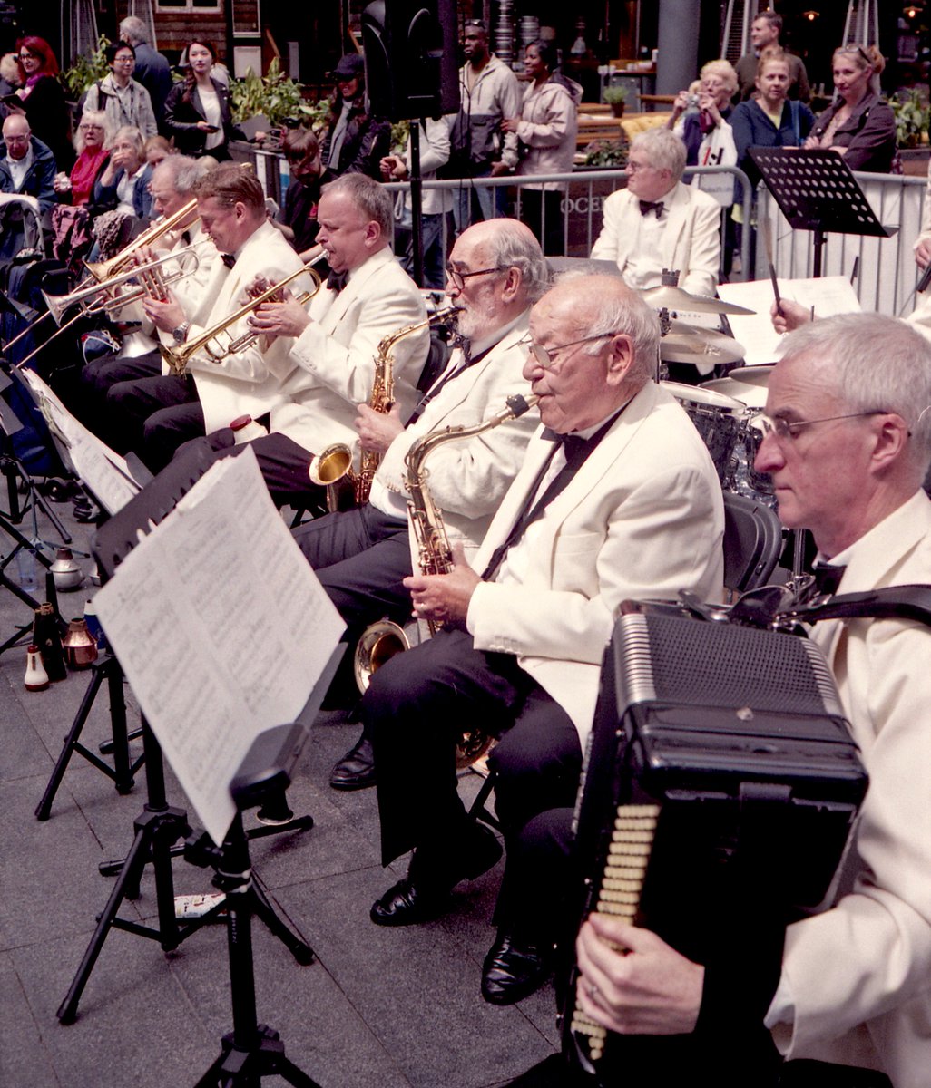 Harry_cartoons's tweet photo. Tea dance at Spitalfields [New] Market: Summer 2018.  #SpitalfieldsMarket #TeaDance #BlowYourHorn #Swing #GlennMiller #CanonCanonet #35mm #ColourNegative https://t.co/tAiK8z2IsG