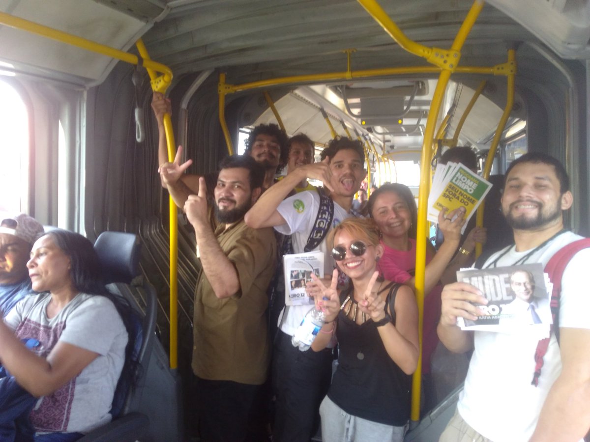 adressa_andrade's tweet photo. Nos ônibus, ruas e terminais de transporte em Manaus! 
#euqueroCiro!
#ViraViraCIRO https://t.co/99i1I69AmI