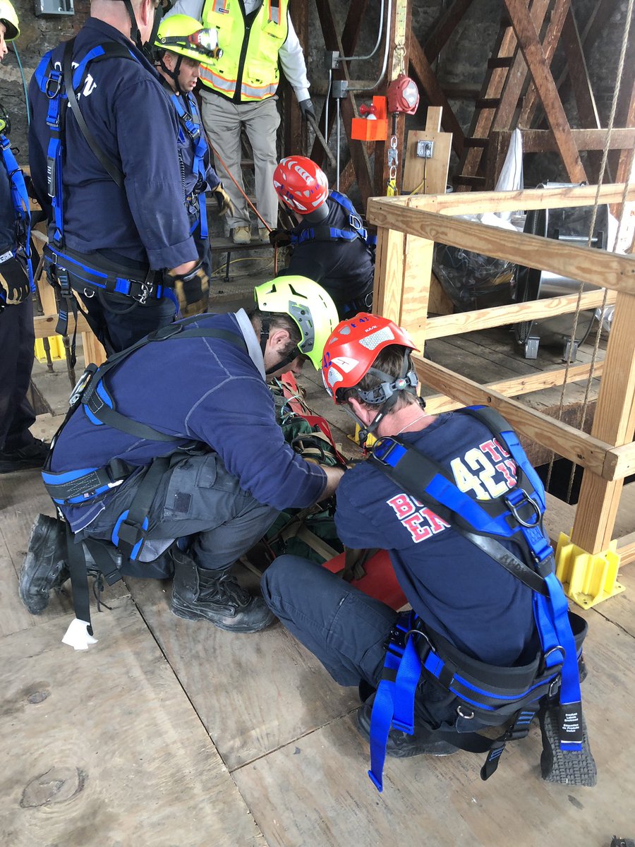 BostonFireTR's tweet image. Drill: 2 workers down down in the bell tower of the Boston Cathedral of Holy Cross