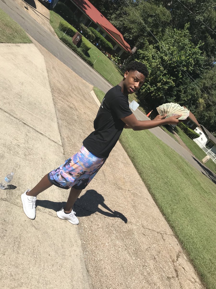 2100Draco's tweet image. I went to #SetFriday and had fun with my niggas 💯 #famuhoco2k18