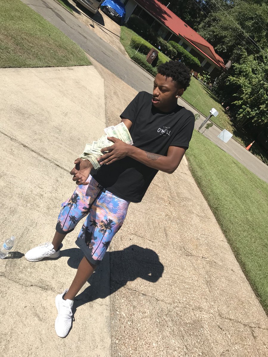 2100Draco's tweet image. I went to #SetFriday and had fun with my niggas 💯 #famuhoco2k18