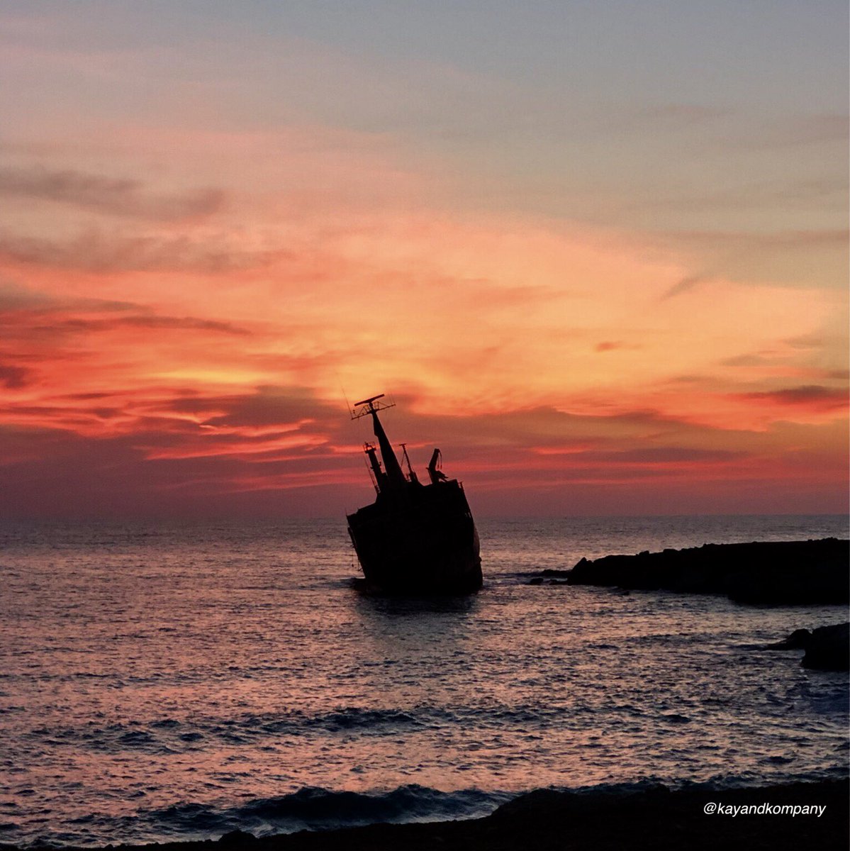 kayandkompany's tweet photo. Nothing Special just tonight’s October Sunset 🌅
Ha! Everyone’s running out of the restaurant to take a shot, but I think mine will be the best!👌
#nofilter #sunsets #sunsetphotography #OctoberBest #Cyprus 🇨🇾 #nofilterneeded #Edro #shipwreck #pegeia #paphos #tonightshow #oniro https://t.co/m1l13L1a6A