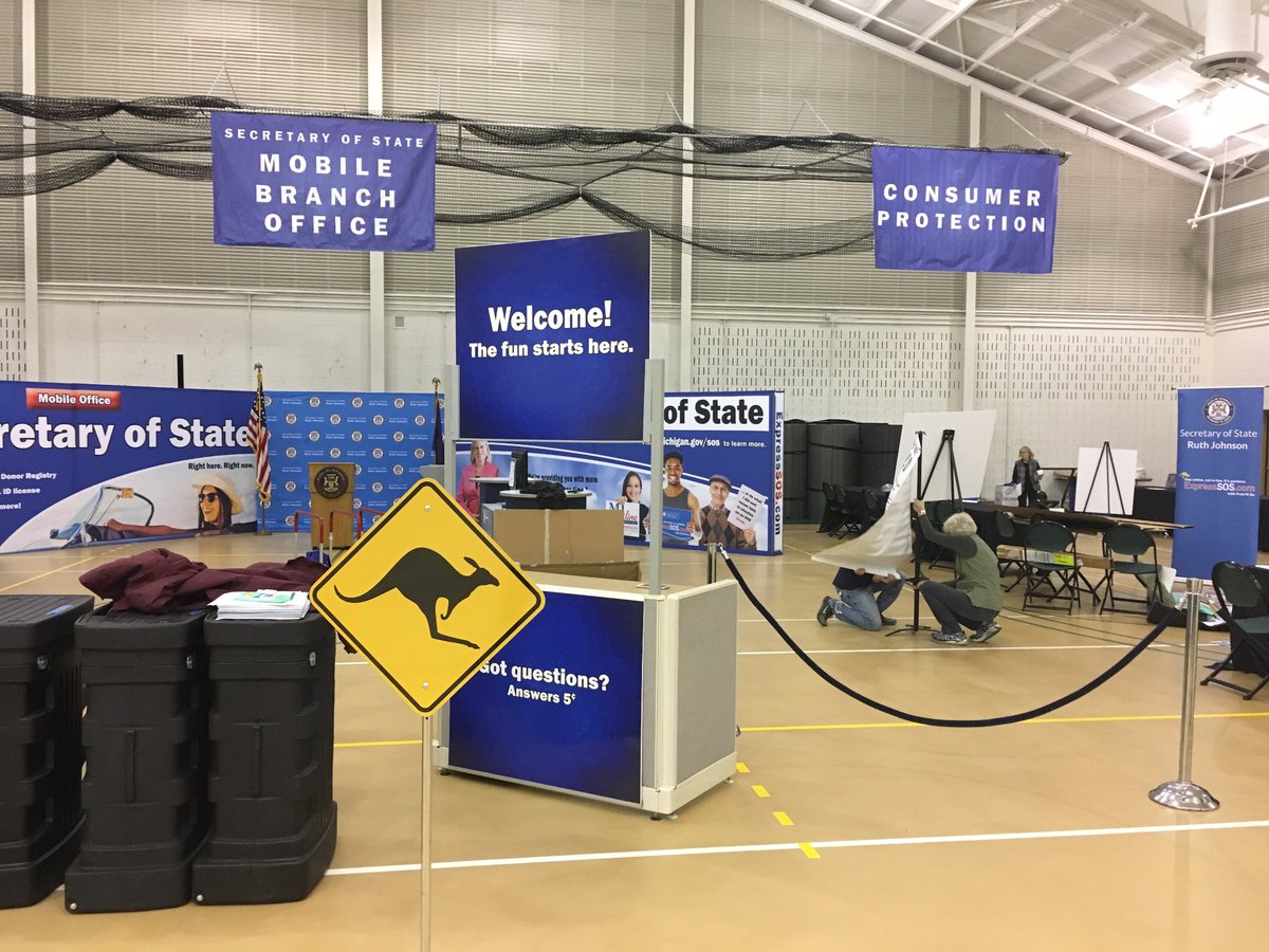 MichSoS's tweet image. Setup is underway for #SOSLive at @OCCollege in #AuburnHills. Come and renew your license or just about any other Secretary of State transaction and enjoy the free family expo! Saturday from 10AM to 1PM.