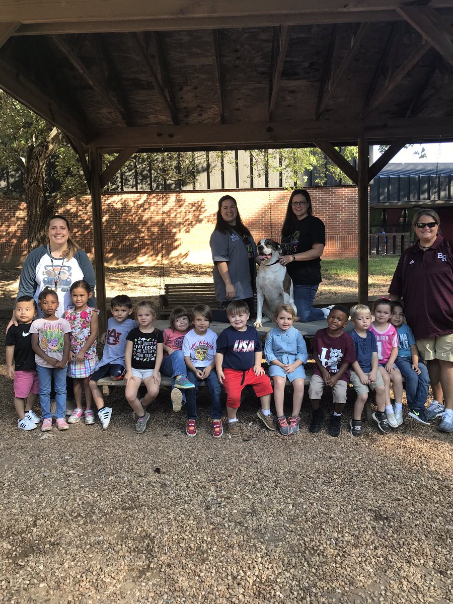 jbrownatJP's tweet photo. Community Helpers Club Day was so much fun! #communityhelpers #Prek4AL @AYatJPpreK4 https://t.co/6hy21RsbI7