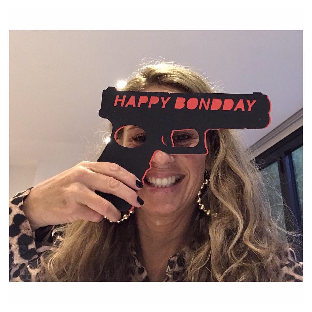 card_cutout's tweet photo. 0060 Bond Birthday Party Props ✂️🎉🔫🏎 HAPPY BONDDAY 🎉 #bespokephotoprops #birthdaypartyprops #jamesbondparty #cardcutout https://t.co/rXkEuwqRaz