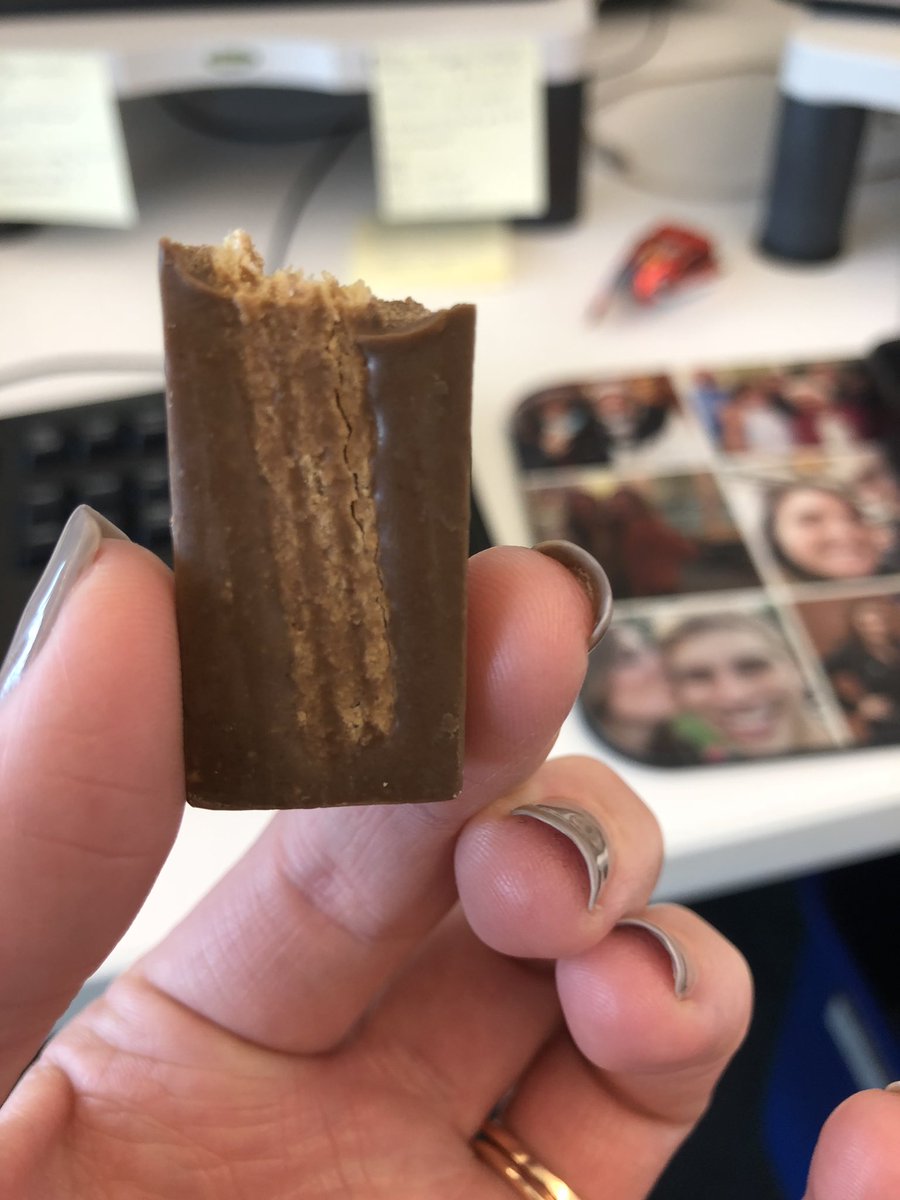 morgangrainer's tweet photo. I just bit into a mini @KITKAT bar to get resistance from it...because it was sideways! Weirdest KitKat experience yet. #glitch https://t.co/4DQt30hPsy