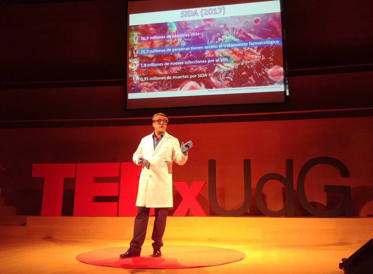 GRAE_UdG's tweet photo. Finalitza un #tedxudg ple de grans idees i reptes! 💡
Entre altres, compartim amb @alfredocorell la importància que té la divulgació científica per combatre la mentida
Gràcies per aquest #flowingstream! https://t.co/AsIih4T2uL