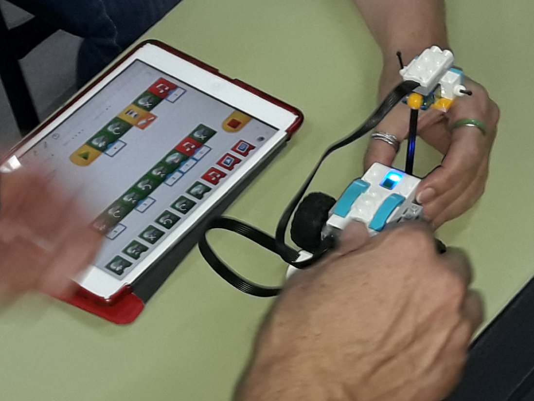 Los tres colegios de Guardo participan en el plan de formación de equipo de profesores de robótica <a href="/CVegarredonda/">CEIP VEGARREDONDA</a> <a href="/CEIP_LAS_ROZAS/">C.E.I.P. LAS ROZAS</a> <a href="/CEIPElOtero/">CEIP El Otero</a> junto con otros 10 centros de la provincia de Palencia. #formaciónCyL #tiCyL #innovaCyL <a href="/educacyl/">Educación JCyL</a>