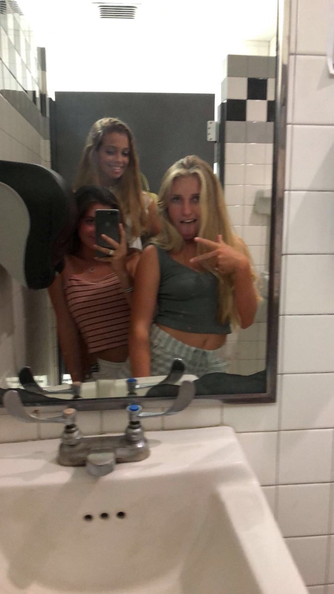 xox_sofie's tweet photo. happy birthday to the prettiest person eva! love you forever sarah hope your birthday is as wild as you are 🤩❤️💫 @sarahfriedlandd https://t.co/FUkD93jeIP