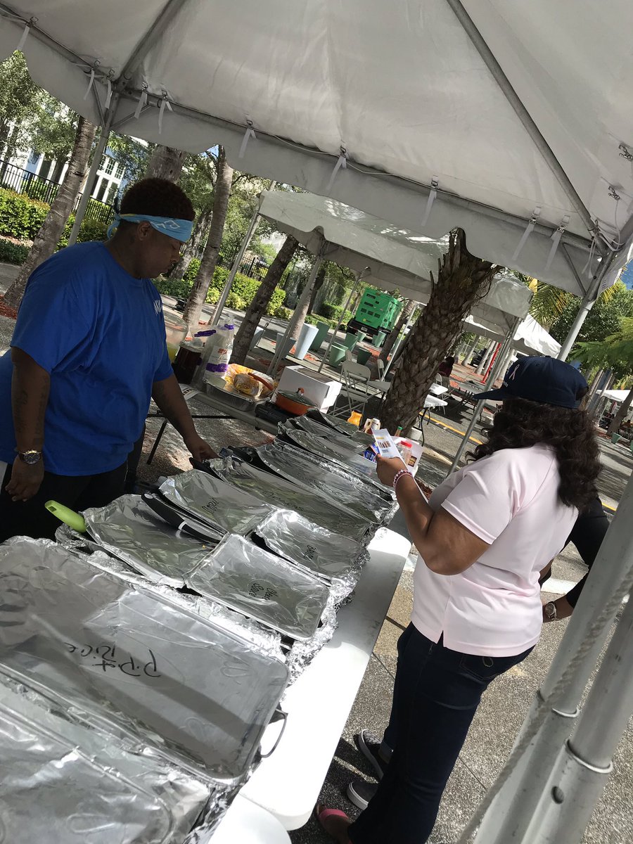 folklifefriday_'s tweet photo. We’re creating magic all day at #FolkLifeFriday. Join the celebration in #Overtown from now until 8pm.
___

#newwashingtonheights #overtownmatters #experienceovertown #historicovertown #overtownmiami #festivalmarket #thingstodomiami #firstfriday #towners4life https://t.co/2VG5nlRxTr