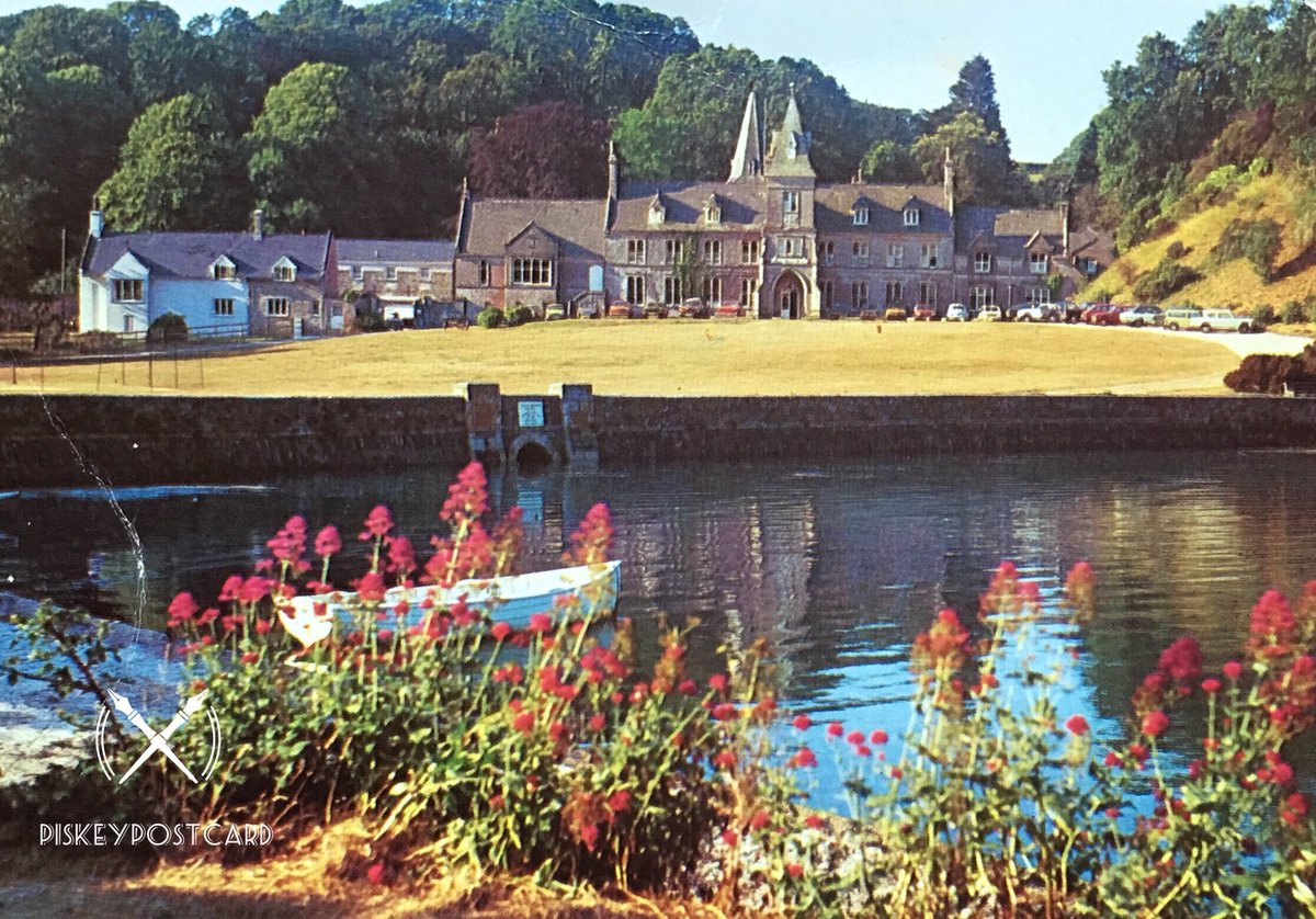 piskeypostcard's tweet photo. We went shopping in Falmouth yesterday by boat from the slipway in the picture. (1978) #placemanor #truro #cornwall #vintage #postcard https://t.co/BcS4aTOehS
