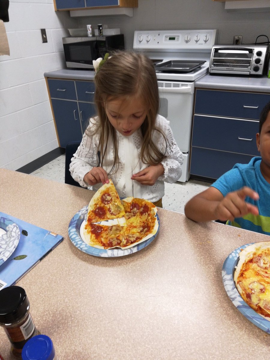 msyolandarice's tweet photo. Pizza making at it's finest! #buildingELexperiences https://t.co/WsXscAs7CP