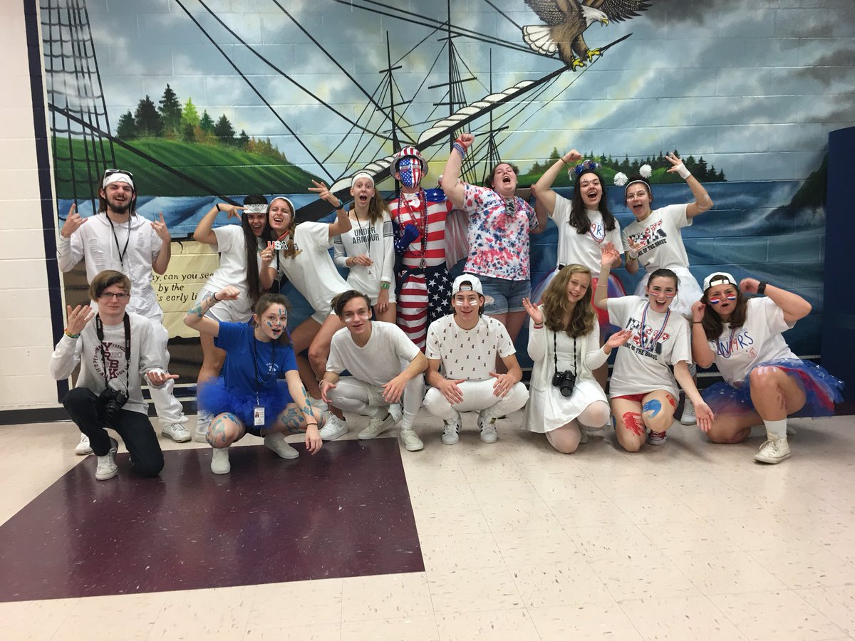 FskYearbook's tweet photo. Congrats to the seniors!! Another great pep rally in the books!! 🔴⚪️🔵 https://t.co/nBNHcgZZoT