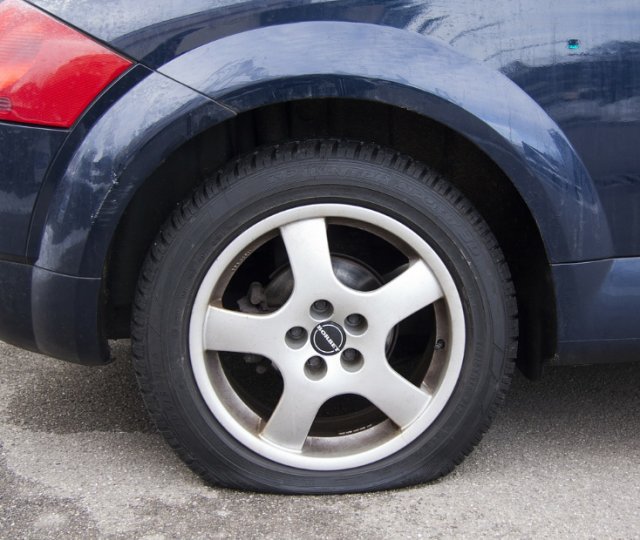 CWWilliamCannon's tweet photo. A flat tire never happens when it's convenient. Even if you already know how, here's a quick refresher: https://t.co/pULcAdi4Xp