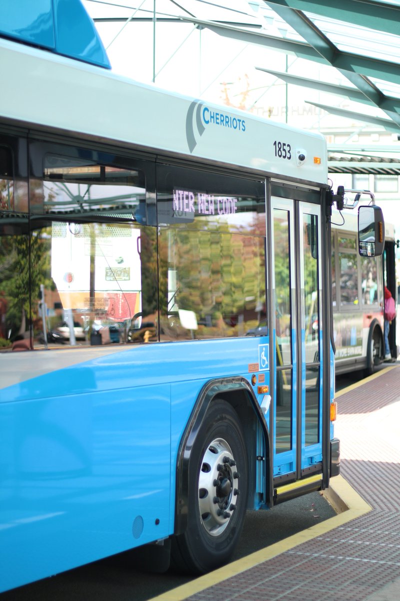 Cherriots's tweet photo. We enjoyed a visit from the Motor Bus Society this morning as part of their fall conference. They took lots of pictures of our fleet, including the new CNG buses that will be hitting the road soon! #transitfans https://t.co/aAy8heDv1w