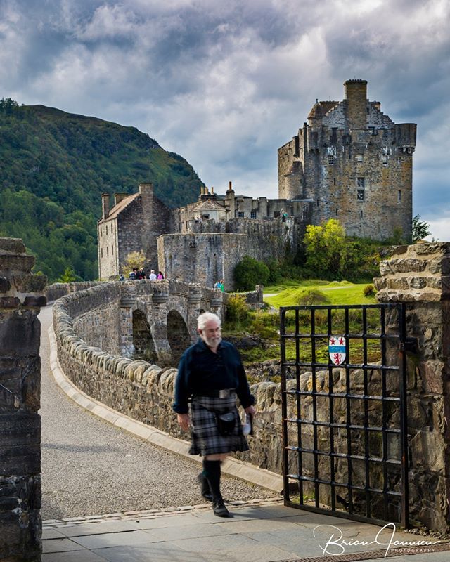 BJannsenPhoto's tweet photo. Hi Everyone!! I believe the first time I saw Eilean Donan Castle was when I was a young boy on my wee Scottish Granny's shortbread tins.  I'd always wanted to visit.  This restored iconic 13th Century castle did not disappoint.  It even came with a true … https://t.co/UO00yFvOR2 https://t.co/W7xocEEebX