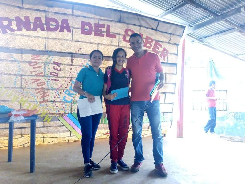 lucypv9's tweet photo. @SEMLORICA1 GRAN JORNADA DEL SABER INSTITUCIÓN EDUCATIVA EL REMOLINO. EN LA ZONA RURAL GRANDES TALENTOS.# FERIA DE LA CREATIVIDAD Y OLIMPIADAS MATEMATICAS https://t.co/chEAjwRqEY