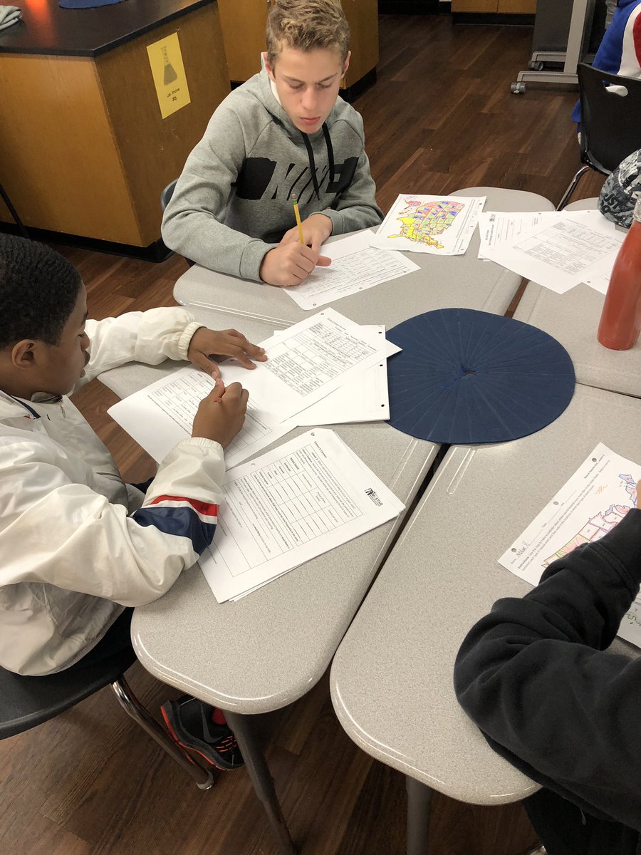 FPSmathscience's tweet photo. Mrs. Laramie’s class using data about natural hazards to predict where they can occur #ngss #mistarscience #OS_Science https://t.co/SkQXBtHDYA