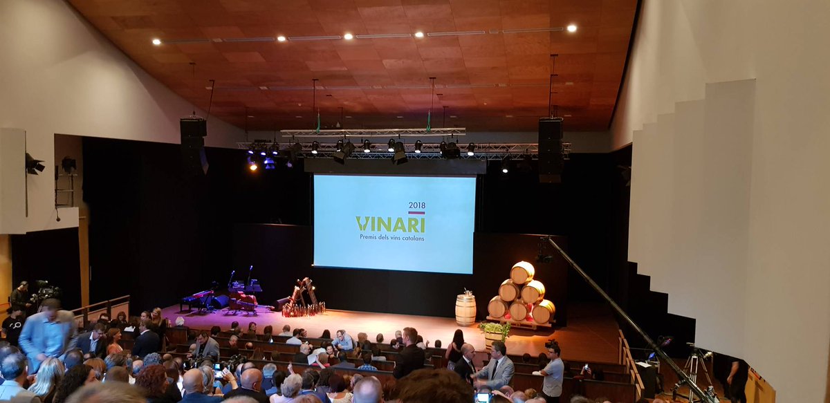 Tot a punt per gaudir dels premis #vinari18 a l'auditori de Vilafranca del Penedès!  <a href="/PremisVinari/">Premis Vinari</a> <a href="/DO_CostersSegre/">DO Costers del Segre</a> <a href="/RVLleida/">RutadelVideLleida</a> #incavi #vicatalà