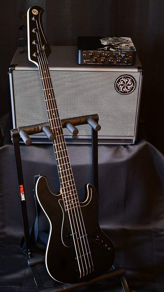 Looking forward to playing on this rig! Thanks for the excellent equipment <a href="/JerichoGuitars/">Jericho Guitars</a> and <a href="/Darkglassgear/">Darkglass</a>

Amazing Medusa artwork <a href="/lovellart/">Christopher Lovell</a>