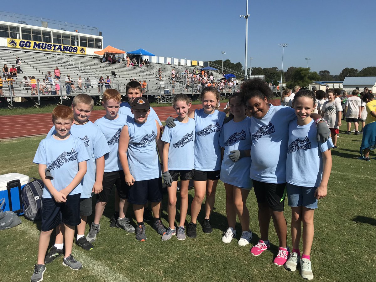 ValleyViewCubs's tweet photo. Our 5th grade class represented Valley View well at SportFest today. Placed in 8 events!! But what we are proud of the most, is how they modeled great sportsmanship. Go Cubs!!! @BradleySchools @CoachVAmos @jennwhite150 @thesmartt https://t.co/Dt0QTiaZdr