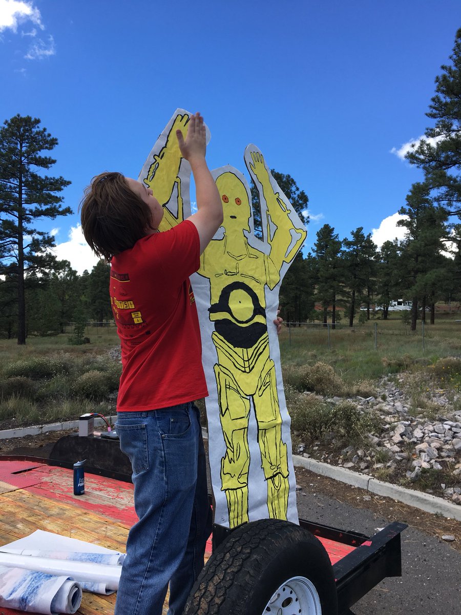 #HighFiveFriday is even better when robots are involved! Happy Homecoming CHS! #omgrobots #Homecoming #stemsquad #FIRSTOutreach