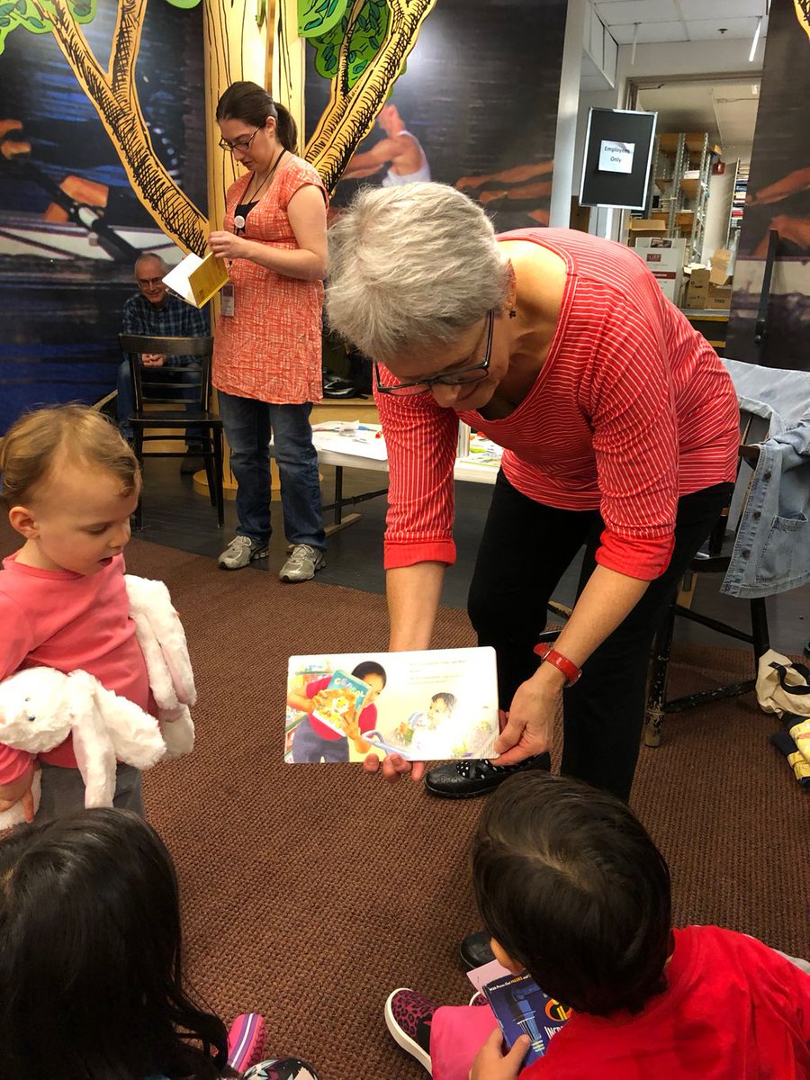 StarBrightBooks's tweet photo. Thanks to everyone who came out to @harvardcoop on Saturday for @ellenmayerbooks's launch of Clean Up, Up, Up! Read-aloud stories, act-along songs, and fun crafts, oh my! #StarBrightBooks #booklaunch #CleanUpUpUp https://t.co/4V8ZwBtUq0