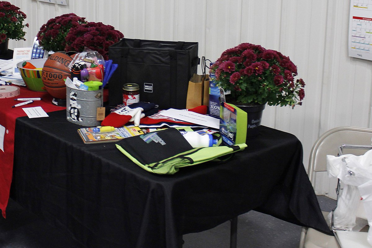 SpaldingEquip's tweet photo. Our annual Health Week took place this week and we ended things off with a health fair in the gym. We had a great afternoon learning new information, visiting with a variety of vendors and winning some great door prizes! Thanks to everyone who came! #HealthWeek2018 https://t.co/RJm8depLWR