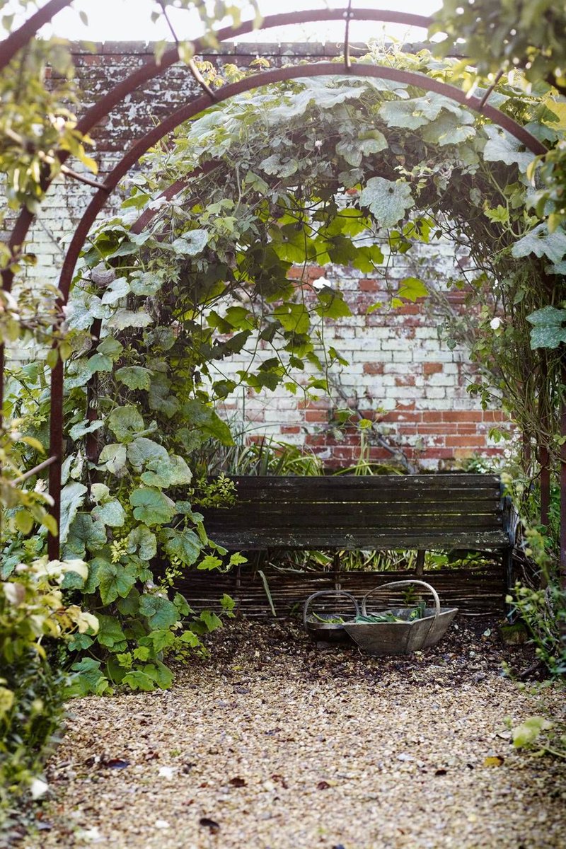 _houseandgarden's tweet photo. How to do an English country garden... https://t.co/GxKVqpcyvz https://t.co/FRkfnr2jgQ