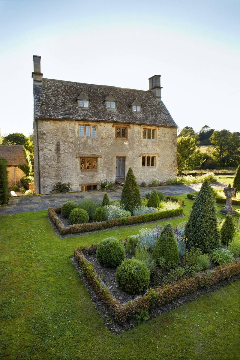 _houseandgarden's tweet photo. How to do an English country garden... https://t.co/GxKVqpcyvz https://t.co/FRkfnr2jgQ
