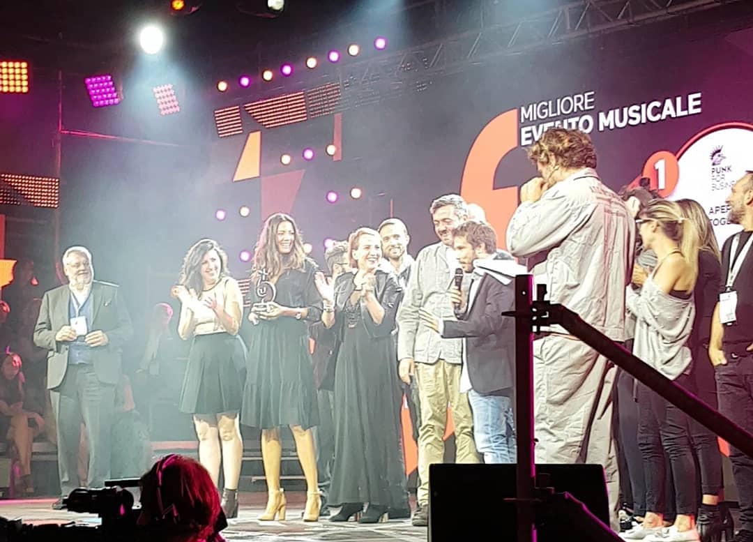 punkforbusiness's tweet photo. Anche quest'anno siamo felici di uscire a testa alta dalle premiazioni dei Best Event Awards!🎉
- MIGLIOR EVENTO PUBBLICO🏆;
- MIGLIOR EVENTO SPORTIVO 🏆;
- MIGLIOR EVENTO MUSICALE 🏆;
- MIGLIOR CONVENTION AZIENDALE🏆.
#PunkForBusiness #BestEventAwards #event #bea #milano #events https://t.co/MfuYmwSLs9