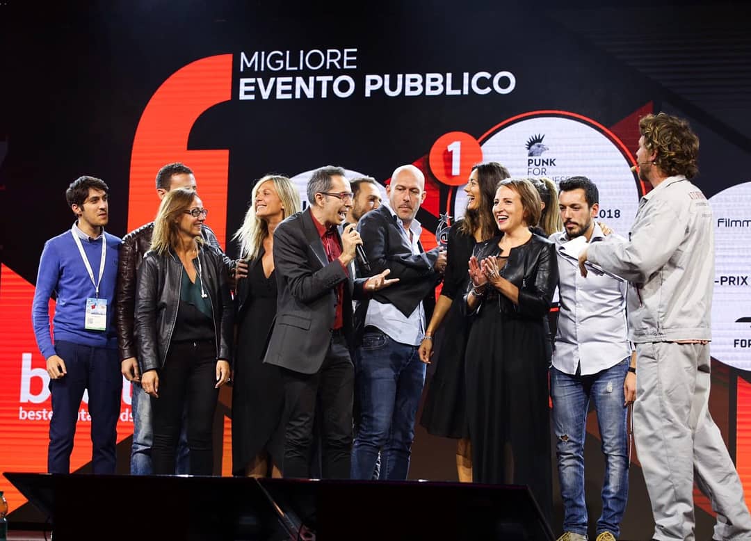 punkforbusiness's tweet photo. Anche quest'anno siamo felici di uscire a testa alta dalle premiazioni dei Best Event Awards!🎉
- MIGLIOR EVENTO PUBBLICO🏆;
- MIGLIOR EVENTO SPORTIVO 🏆;
- MIGLIOR EVENTO MUSICALE 🏆;
- MIGLIOR CONVENTION AZIENDALE🏆.
#PunkForBusiness #BestEventAwards #event #bea #milano #events https://t.co/MfuYmwSLs9