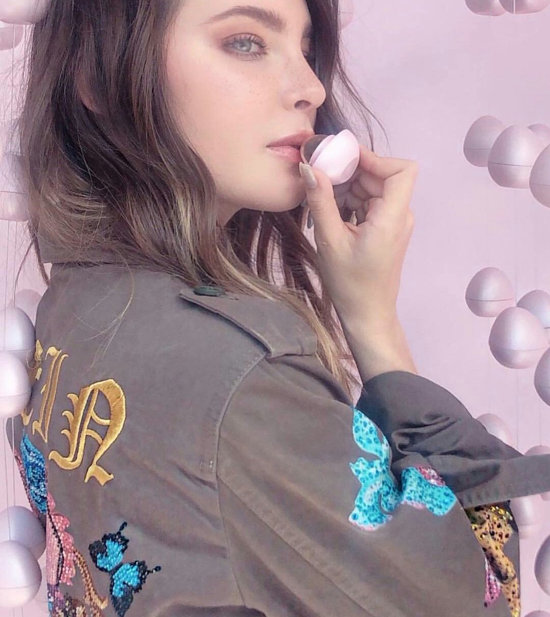 Belinda_Tabasco's tweet photo. @belindapop #eoscrystal @barbaraderegil ๐๐ธ https://t.co/WB6ROMtA4G