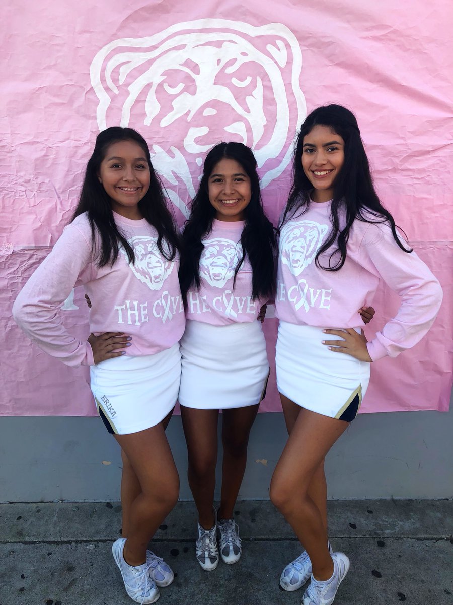 warrenhs_cheer's tweet photo. Dig pink volleyball game!🎗💗
#DigPink #WarrenBears #BearPride https://t.co/RQEcYQrLKY