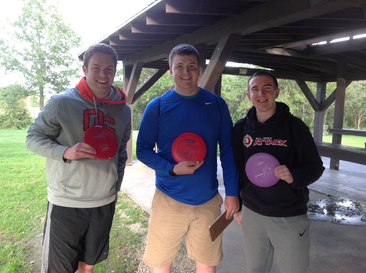 SC_intramurals's tweet photo. IM Disc Golf champs! #SCIM #youhavetoplaytowin @landon_braun Caden Ritter Clark Bogner https://t.co/aGkiaJPIzl