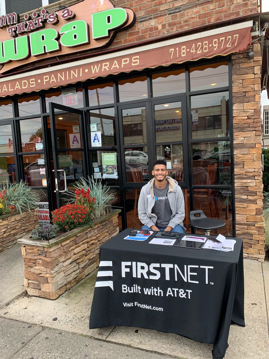 Team_Bayside's tweet photo. Meeting with our local First Responders at our FirstNet Event at Mmm...That's a Wrap. Thanks for all you do!! #BNQ #Antpire @AntMerc17 @Danny_Perez_01 https://t.co/ZZ6phYfgOc