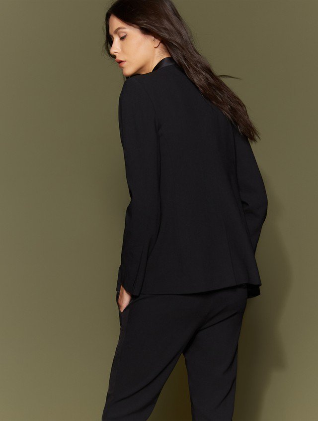 halston's tweet photo. Suit up, #Halstonettes. The work week uniform is better than ever with #Halston suiting.
Shop Jackets: https://t.co/8iZrykvcZP https://t.co/v6E6pg7dqe