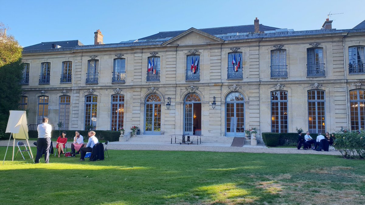 laurcamp77's tweet photo. #Hackapref à l'hôtel de Noirmoutier @Prefet75_IDF Dans un cadre atypique : produire des propositions concrètes et innovantes sur l'évolution des métiers du corps préfectoral au XXIème siècle https://t.co/fkAk8Gpnwt