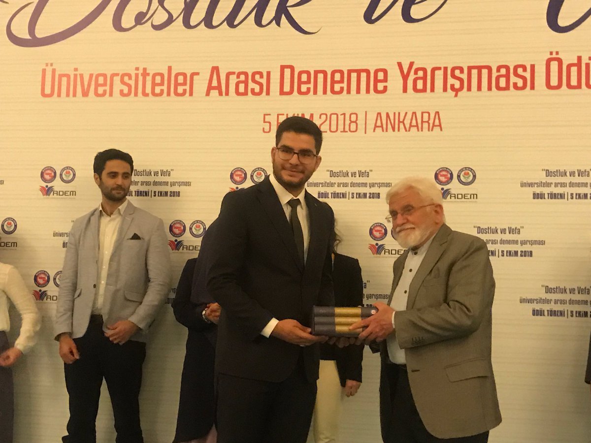 Nabi Avcı’nın, “Sürgünde kurulmuş bir Osmanlı Divanı”
 
Ergun Göze’nin, “İnsan mühendisi” dediği
 
Fethi Gemuhluoğlu,
Bir kitap, vefa, şuur, dava ve aşk insanıdır.

@NabiavciF <a href="/HalukDursun/">Haluk Dursun</a>