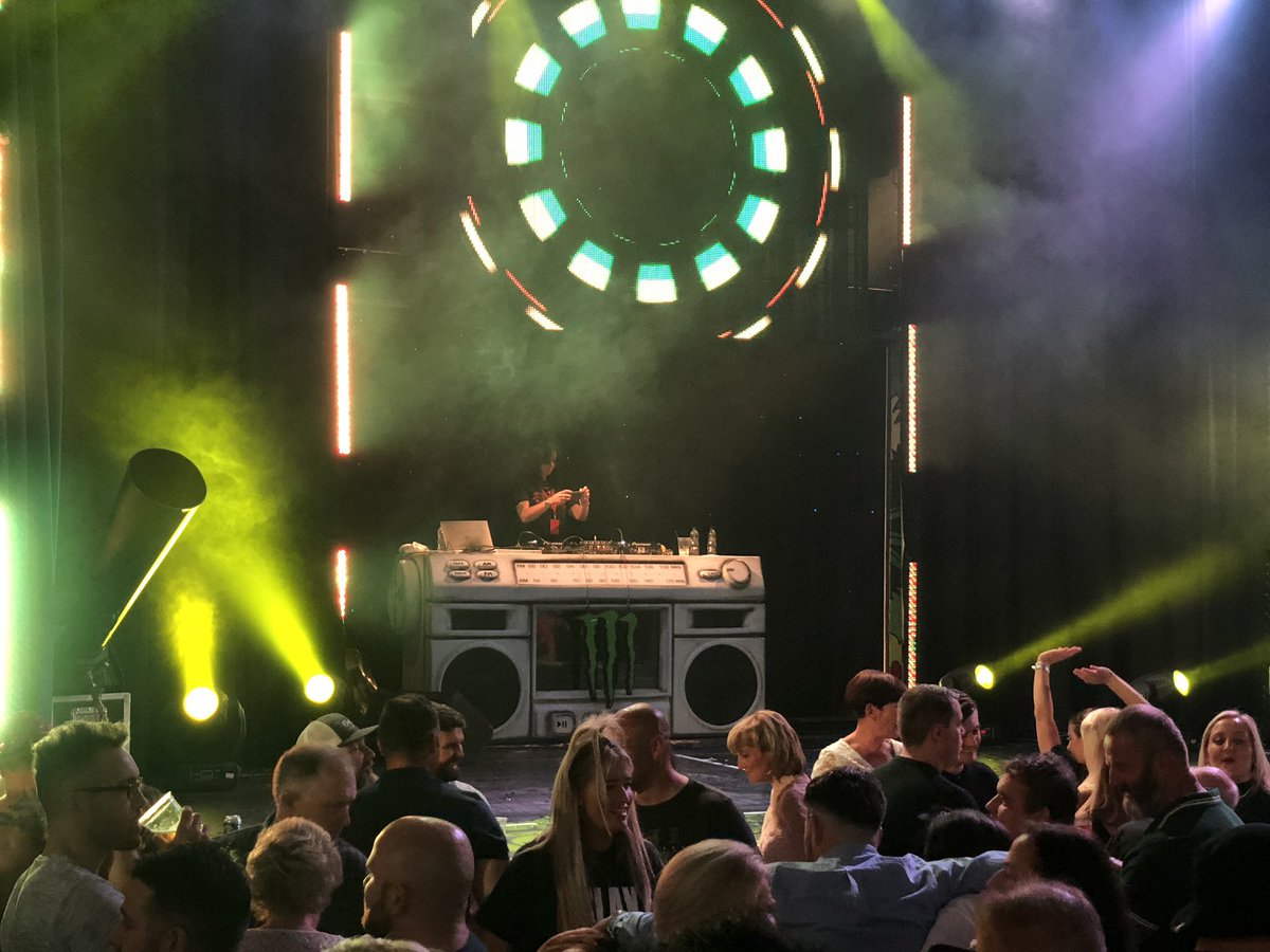 phillandjamie's tweet image. Loving @leonagraham @ButlinsMusic #absolute80