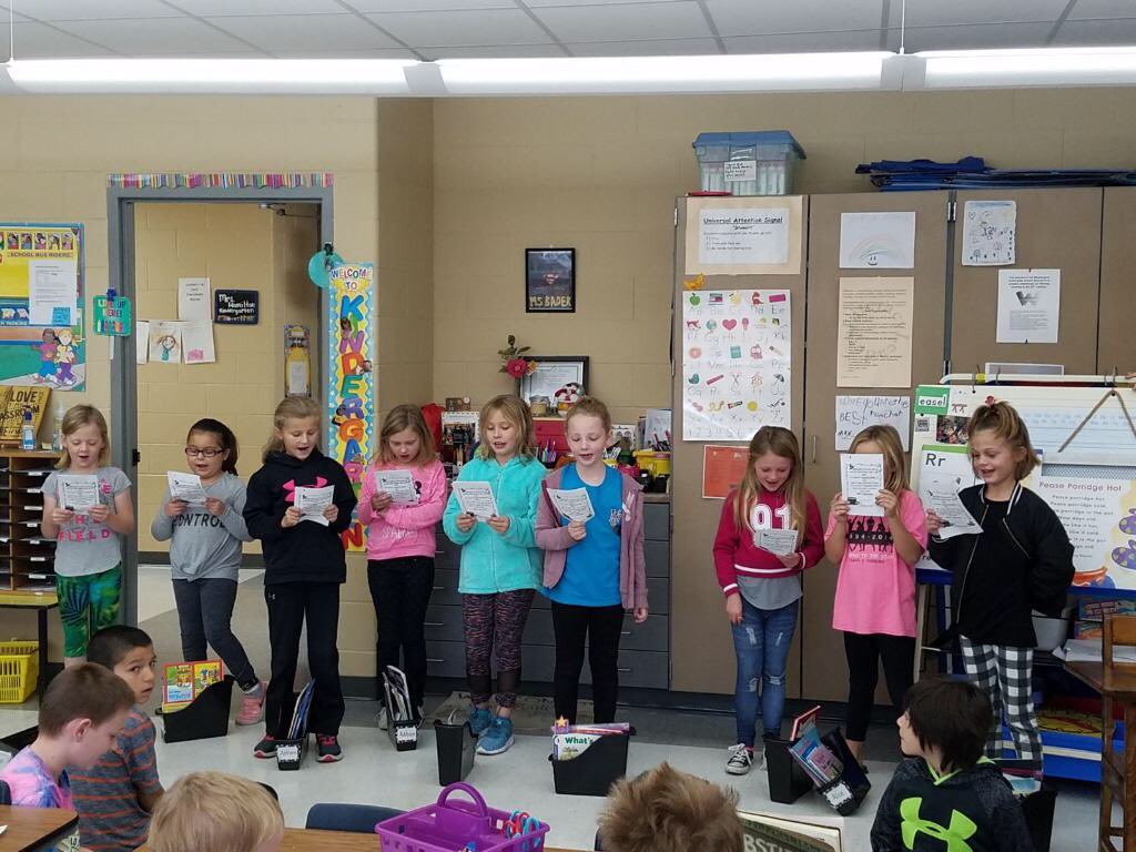 js_murphy66's tweet image. Fluency practice with a purpose using Halloween poems for a great audience!  Thanks kindergarten buddies!!  #washpride
