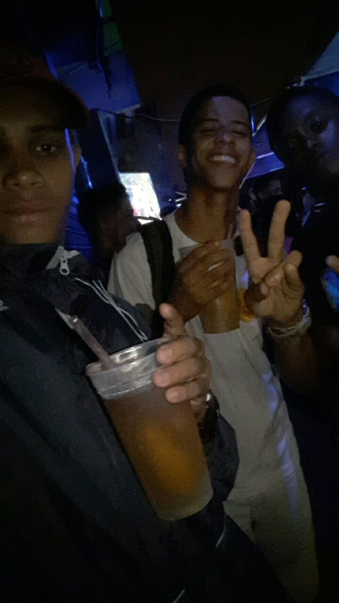 2TSemSentimento's tweet photo. Esse Dia A Tropinha Ficou Imbra snrz.💪💪🍻💰 https://t.co/6LZYp1bHPo