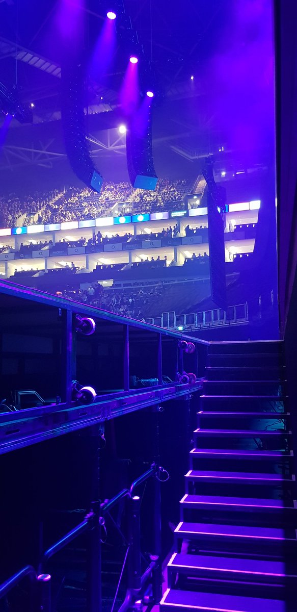 Just did the old O2 supporting <a href="/McInTweet/">Michael McIntyre</a> 
When you walk on you can see people walking up stairs above you 

I'm doing my own tour 2019
I'll be at London Leicester Square theatre Saturday 30th March
Tickets leicestersquaretheatre.ticketsolve.com/shows/873594679

andrewbirdcomdian.com