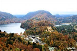 2travelingtxns's tweet photo. 10 Places To Visit Germany in Autumn https://t.co/19ZpuPBL7q #Altweibersommer #Autumn #AutumnTravel #FallFestivals #FallFoliage #FallTraditions #FallTravel #GermanyAutumn #GermanyTravel #HerbstDult #IndianSummer #TravelGermany via @Caliglobetrotr #TheWeeklyPostcard https://t.co/rNME1utRwi
