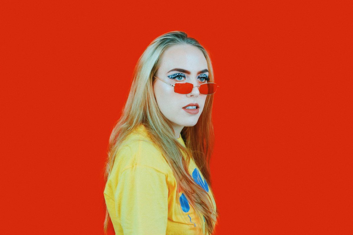 Song Feature: Foxgluvv -- Fries
Glossy Sophisticated Pop @foxgluvv 
firesquid.blogspot.com/2018/10/song-f…