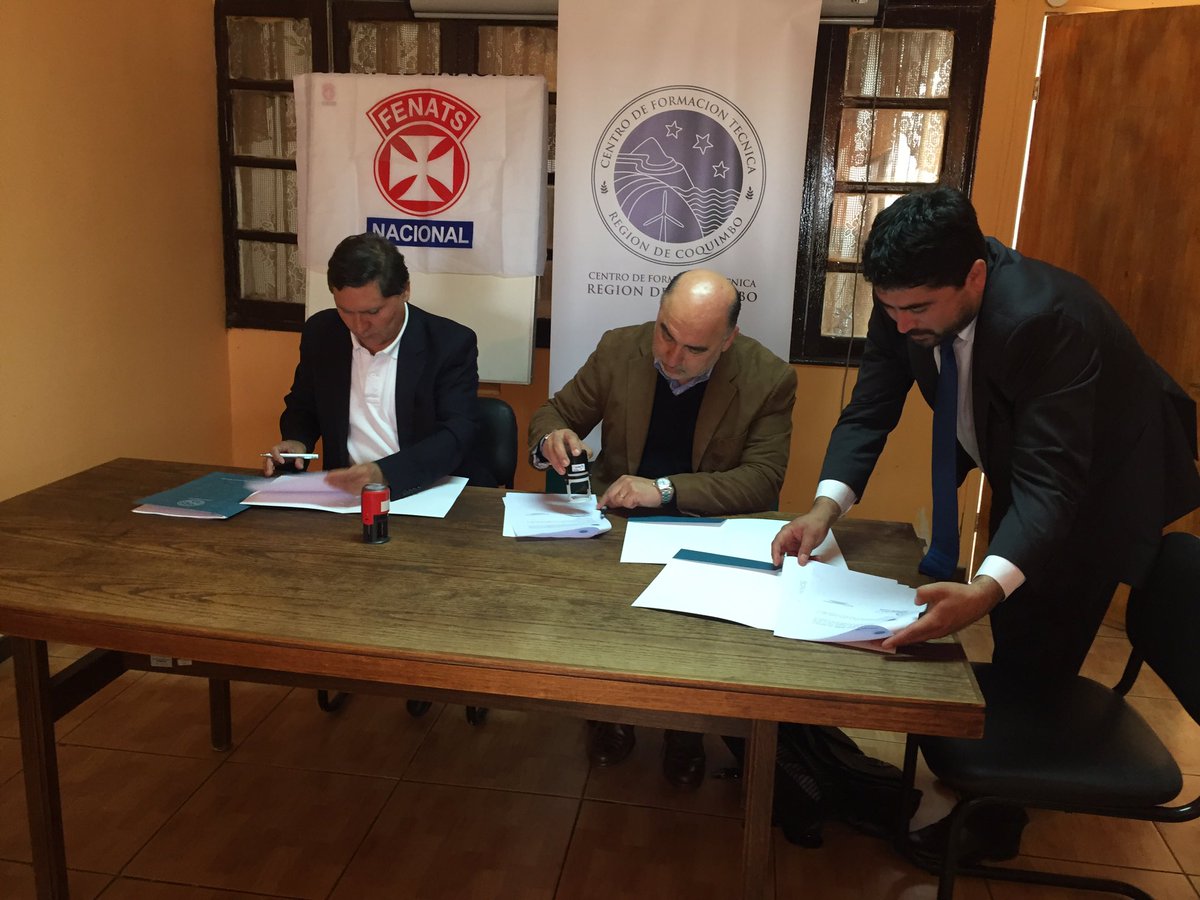 Hoy firmamos un importante convenio de colaboración con la Federación Nacional de Trabajadores de la Salud Cuarta Región, que entregará capacitación y programas de formación a sus funcionarios y funcionarias a partir del 2018 #FENATS #CFTESTATAL