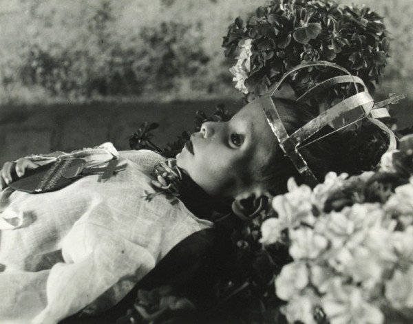 In my novel Refuge, Cassandra MacCallum—a Canadian nurse in Mexico—is called upon to photograph a neighbour's daughter, who has died. I stared at Reva’s portrait of the dead child: this was the picture I had imagined Cassandra taking. bit.ly/2OEyyJp <a href="/ecwpress/">ECW Press</a> <a href="/lithub/">Literary Hub</a>